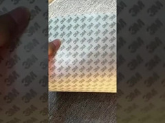 壁灯とバックライトのLEDパネル照明の使用