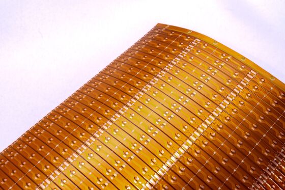 購入 防火レベルV0と0.25mm厚さの2層LEDストライプFPCB LED照明のための柔軟PCB online manufacture