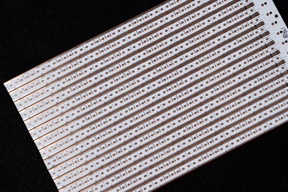 購入 工業級 LED ストライプ メーカー: 厳しい環境のためのカスタム FPC & ターンキー SMT カスタマイズされたチップの FPC 柔軟な回路板 双層ボードのCOB ストライプライトのために online manufacture