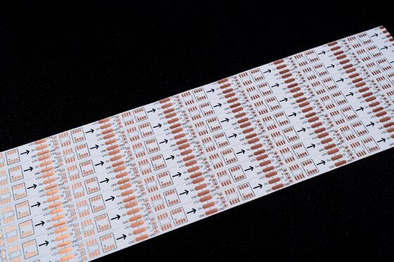 購入 5050RGB 12mm FPC 柔軟なLEDストライプライト ホテルの天井の装飾のためのスマート制御 online manufacture