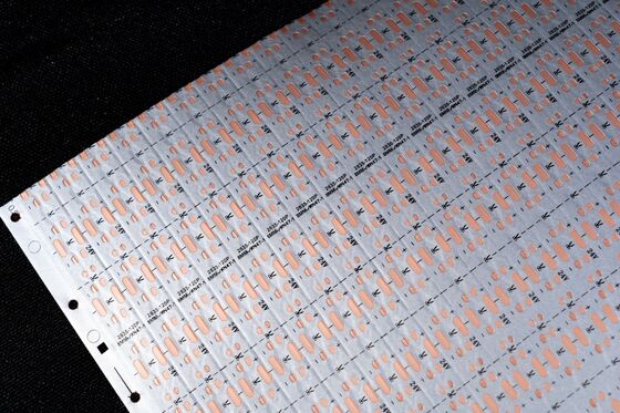 購入 40R 安定したパフォーマンス 24V 2835 LED ストリップ | 8mm 120D 両面 LED FPCB ボード online manufacture