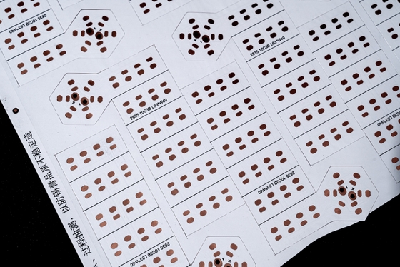 従来の板 断熱厚さ LEDパネル 軽量 柔軟なPCB サービス 急速なプロトタイプ量産